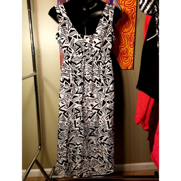 Patterned High-Low Dress - Picture 4 of 4